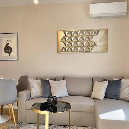 דירה Business & Family For 6 Guests With Free Parking *