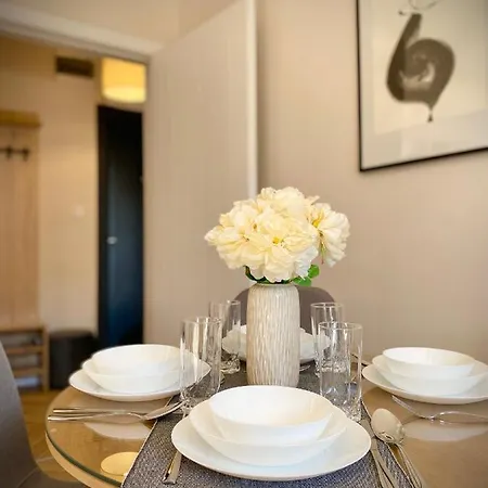 דירה Business & Family For 6 Guests With Free Parking *