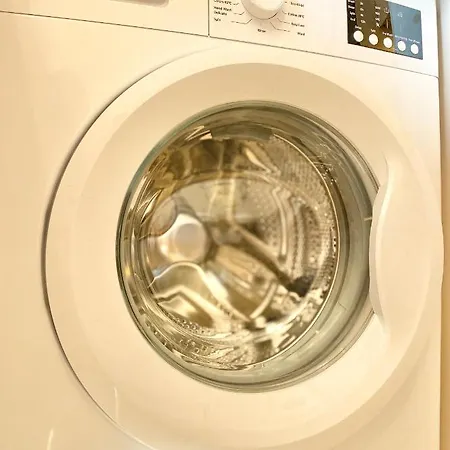 Business & Family For 6 Guests With Free Parking דירה