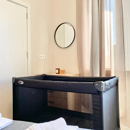 דירה Business & Family For 6 Guests With Free Parking *